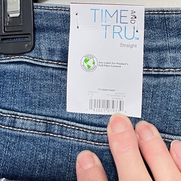 NWT Time & Tru High Rise Raw Hem Medium Wash Jeans Size: 6 - Picture 9 of 11